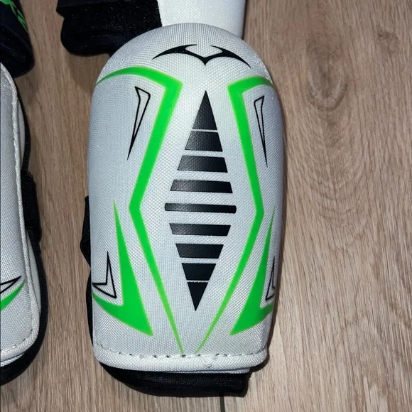 VIC CX2 White and Green Protective Elbow Pads - Picture 4 of 16